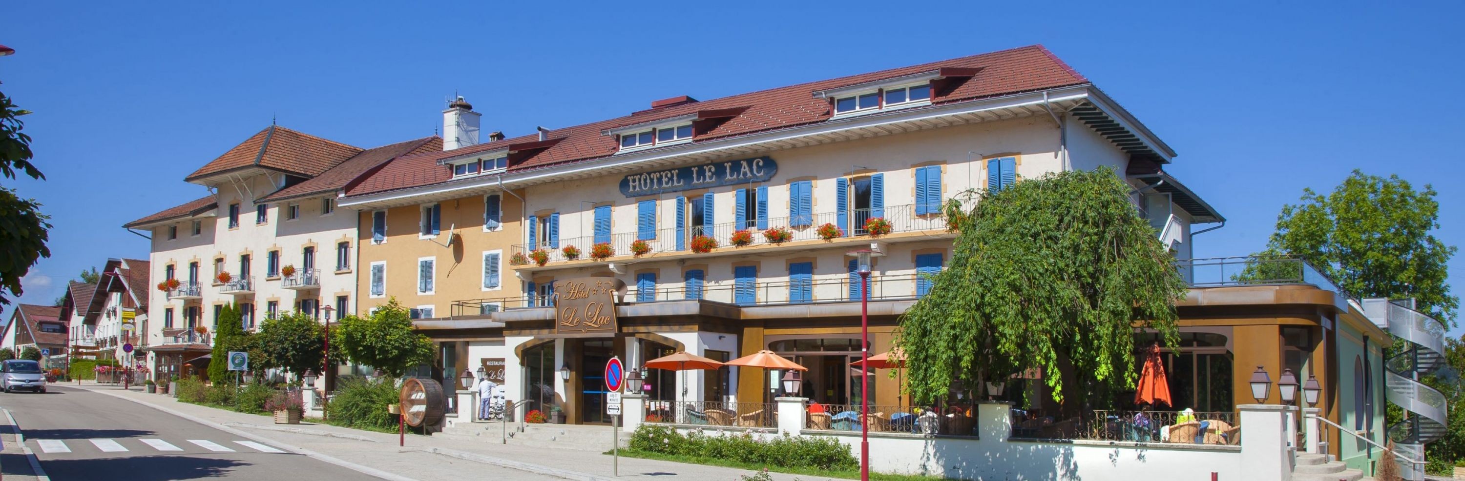 Facade hôtel le lac Malbuisson